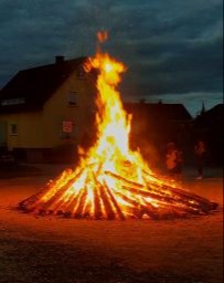 Johannisfeuer der Dorfgemeinschaft